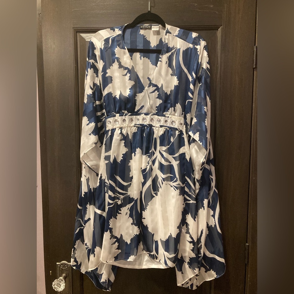 VENUS Navy and White Floral V-Neck Dress with Embellished Waist